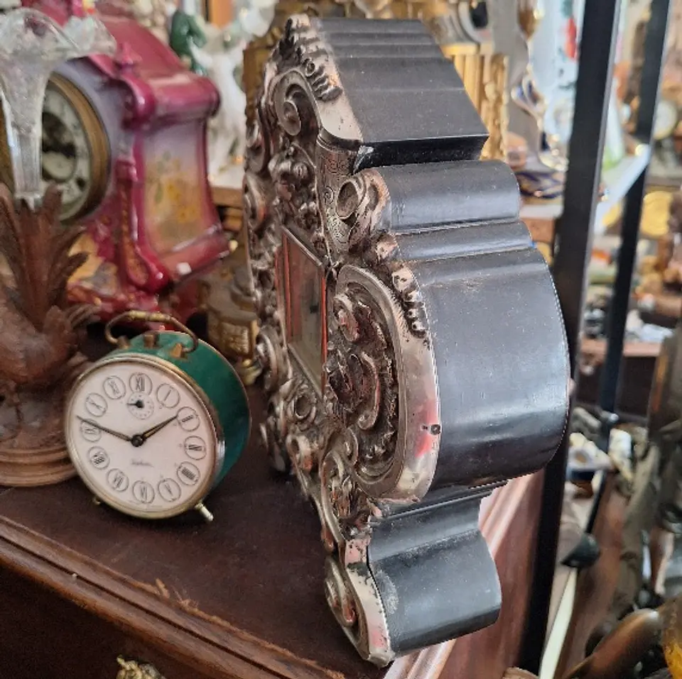 Relógio de mesa vintage em prata da marca Fenianos 2