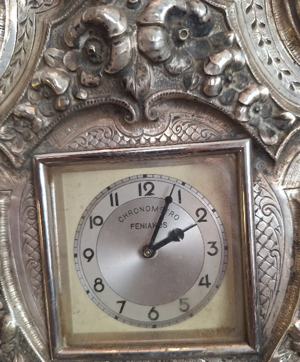 Relógio de mesa vintage em prata da marca Fenianos 3
