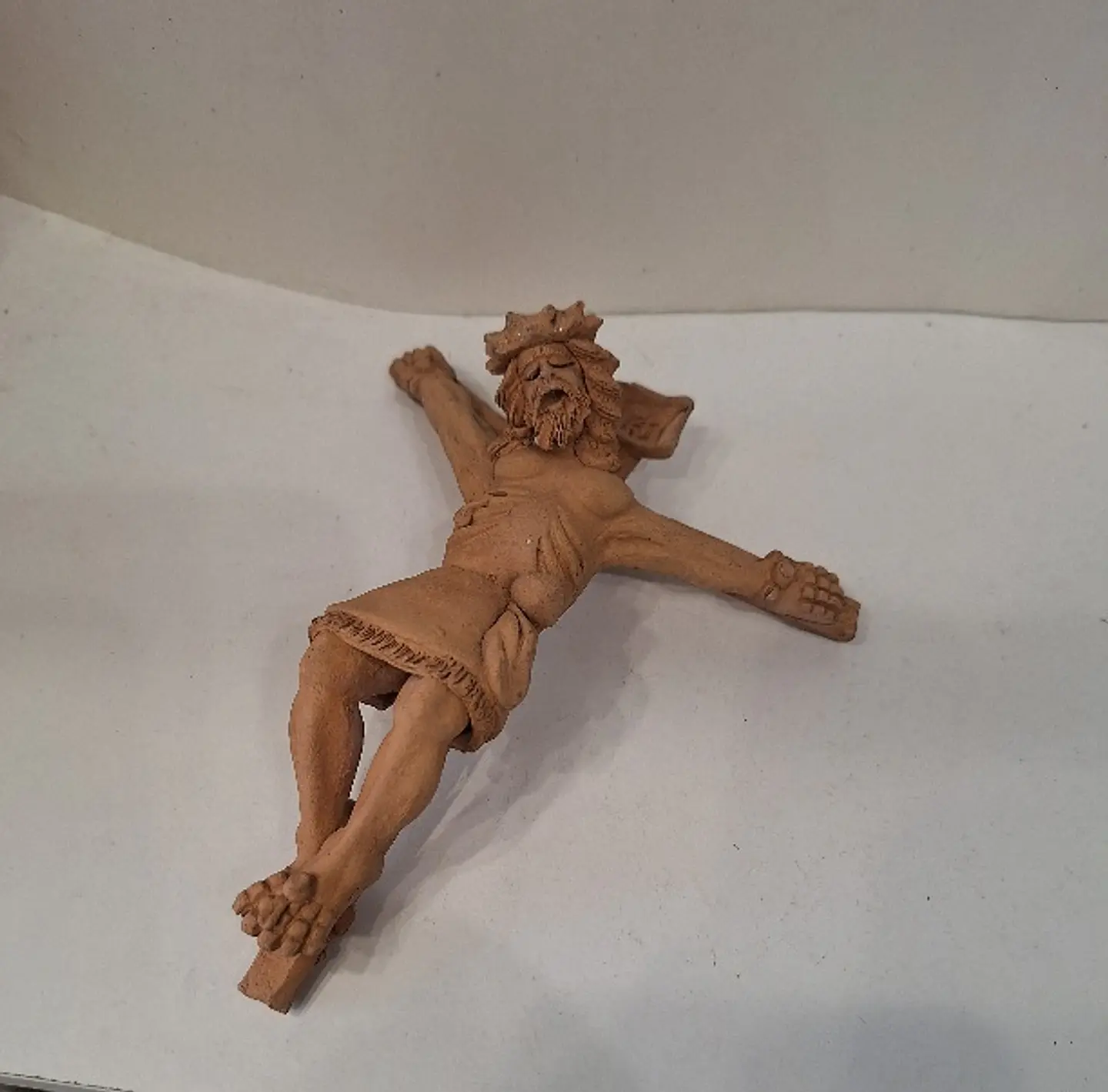 Imagem de Jesus crucificado em terracota  4