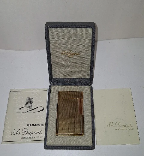 Isqueiro S.T. Dupont no estojo 