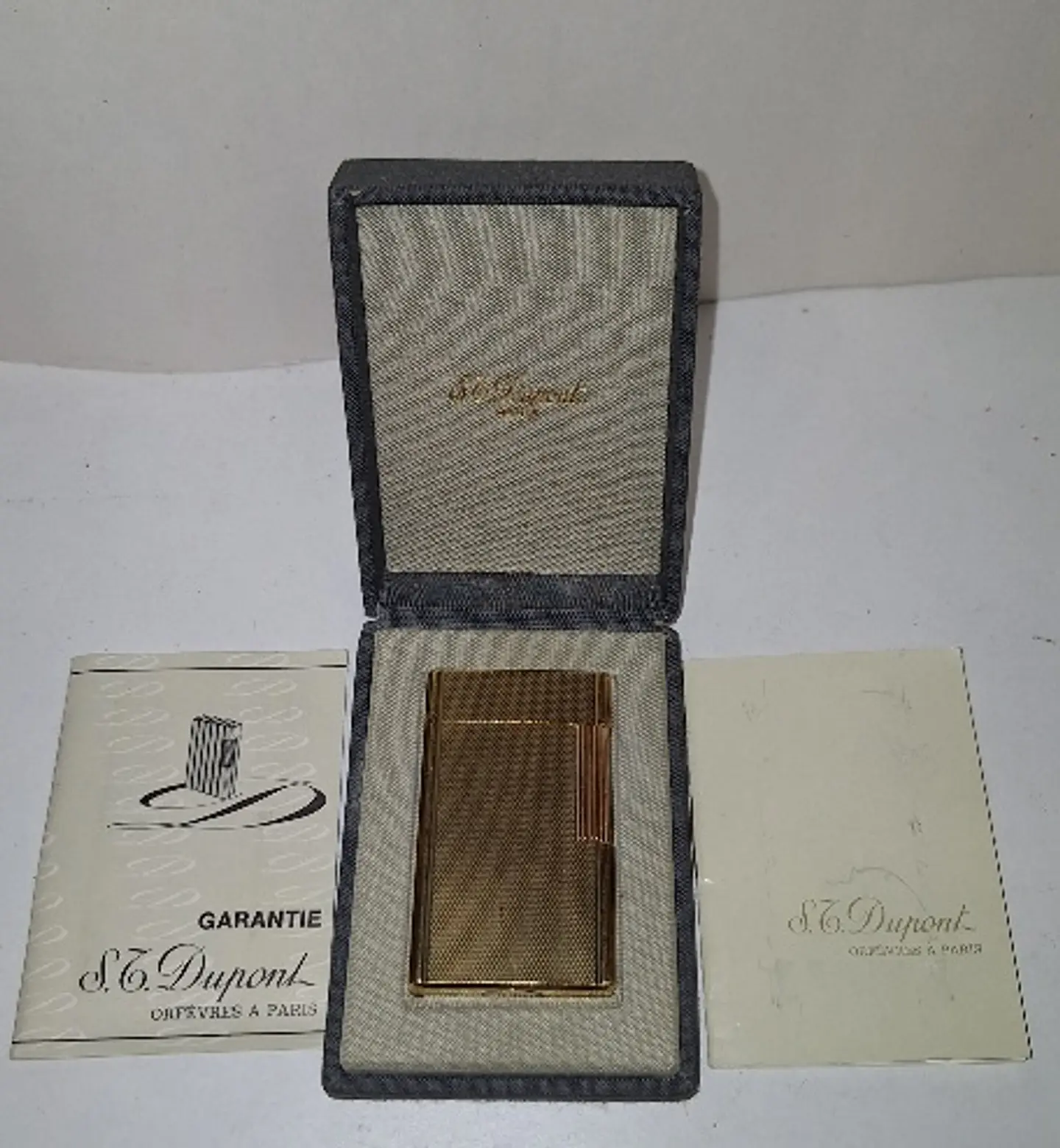 Isqueiro S.T. Dupont no estojo  1