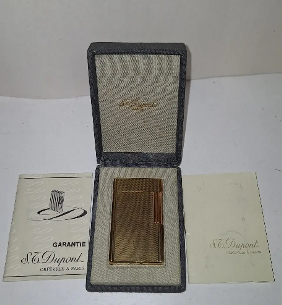 Isqueiro S.T. Dupont no estojo  1