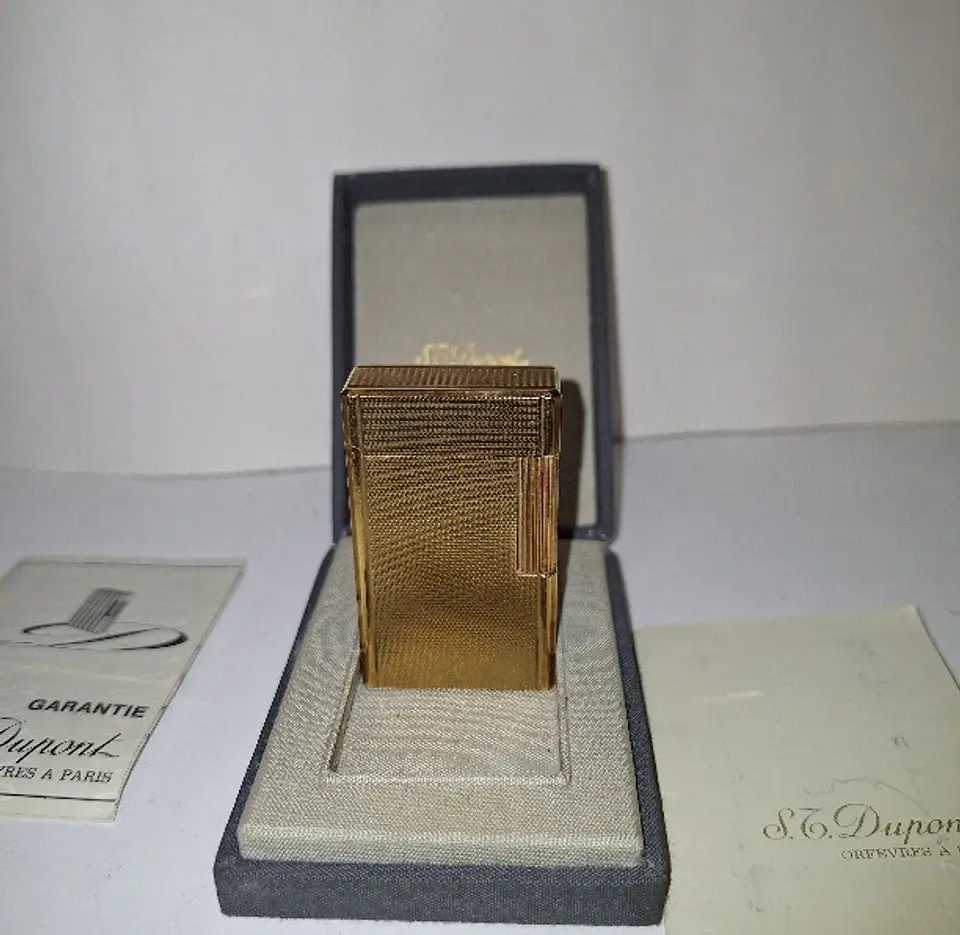 Isqueiro S.T. Dupont no estojo  2
