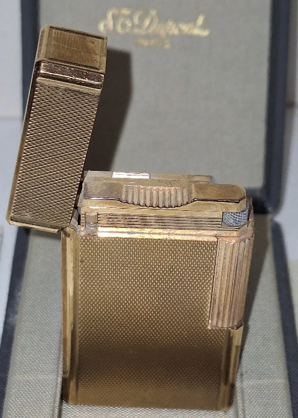 Isqueiro S.T. Dupont no estojo  4
