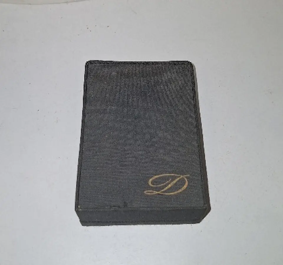 Isqueiro S.T. Dupont no estojo  5