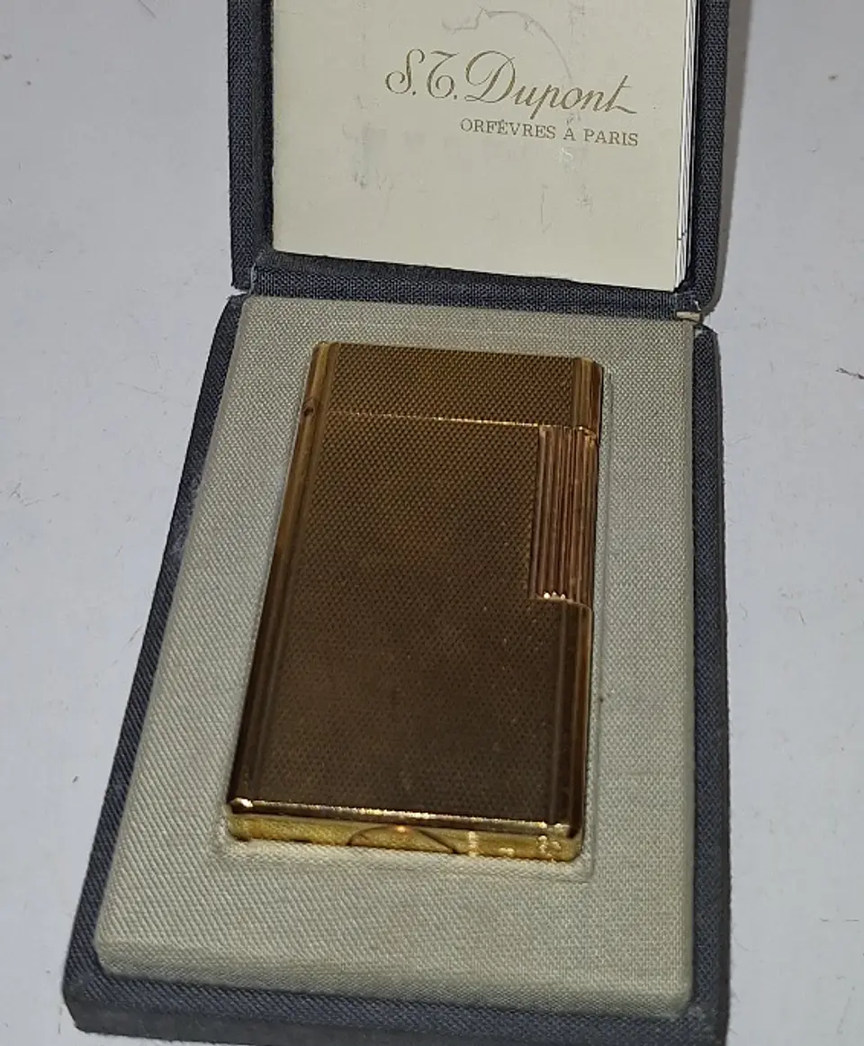 Isqueiro S.T. Dupont no estojo  6