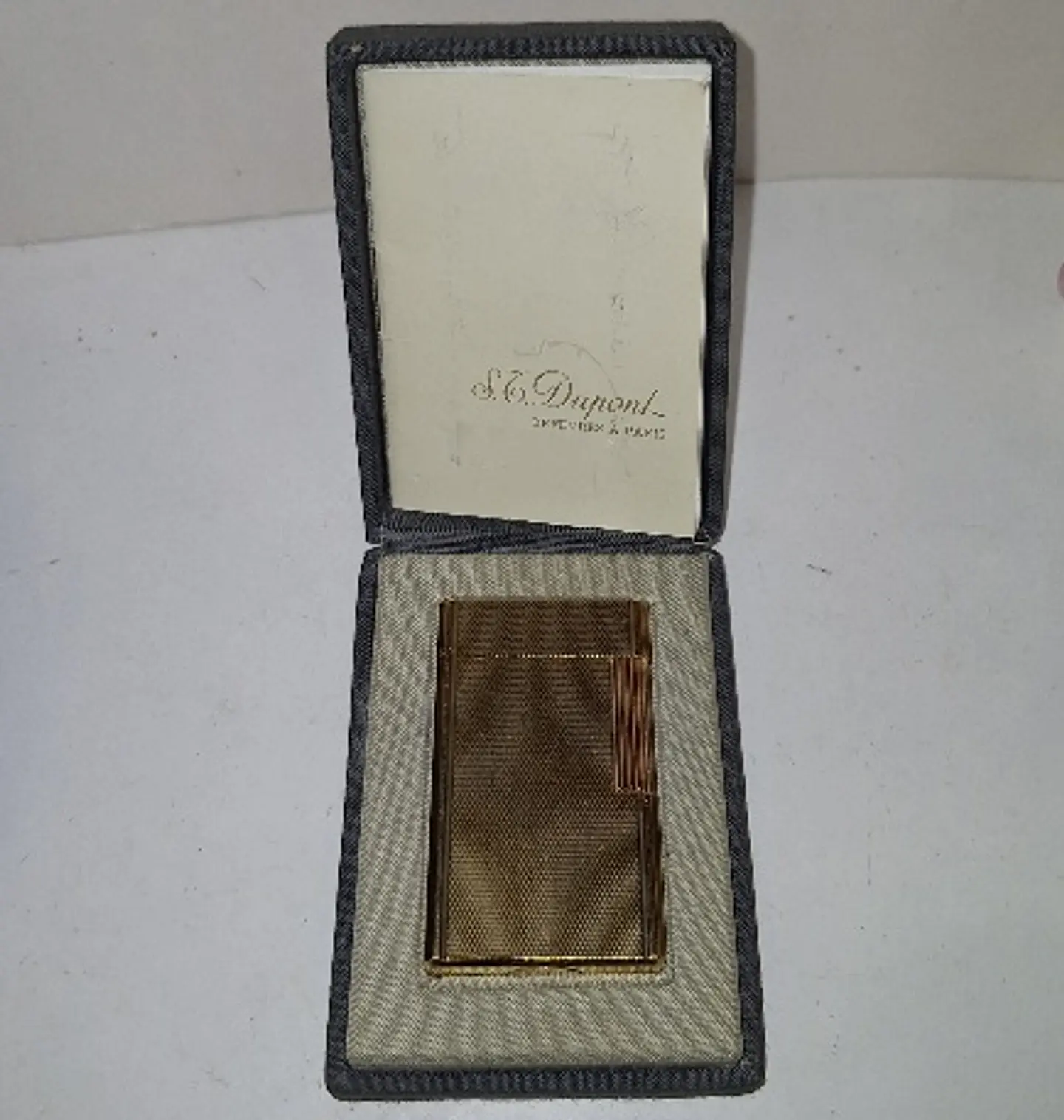 Isqueiro S.T. Dupont no estojo  7