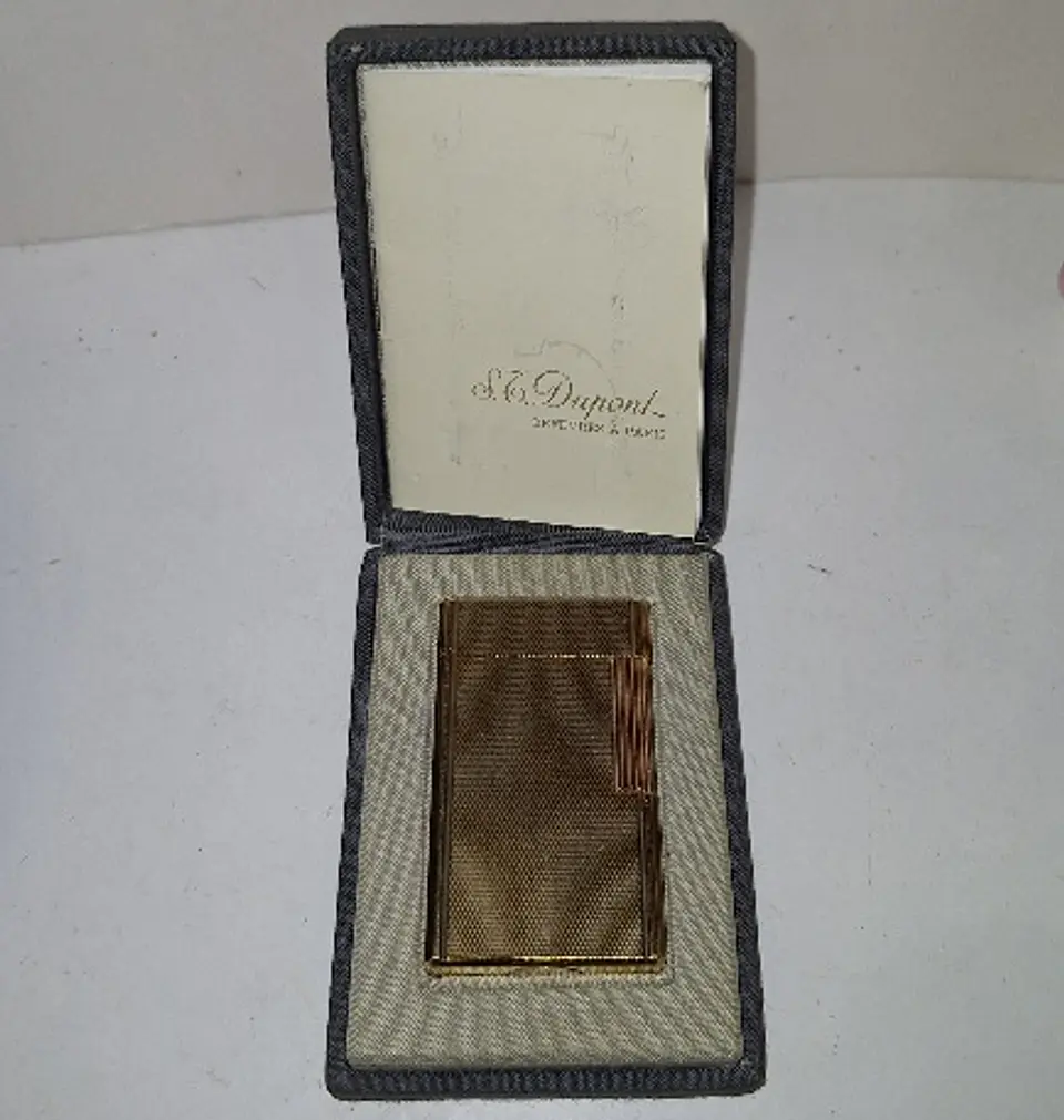 Isqueiro S.T. Dupont no estojo  7