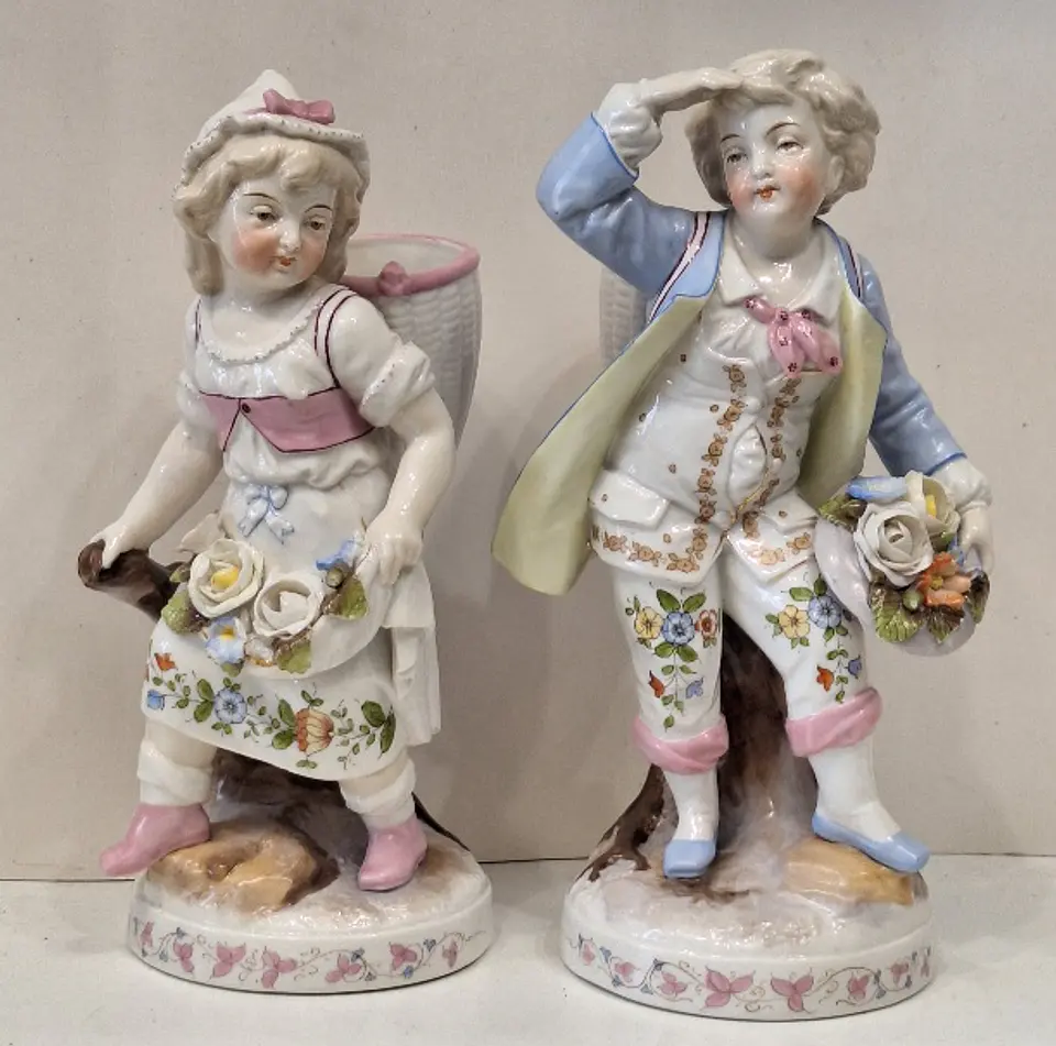 Par de bibelots em porcelana policromada alemã marca Pössneck  1
