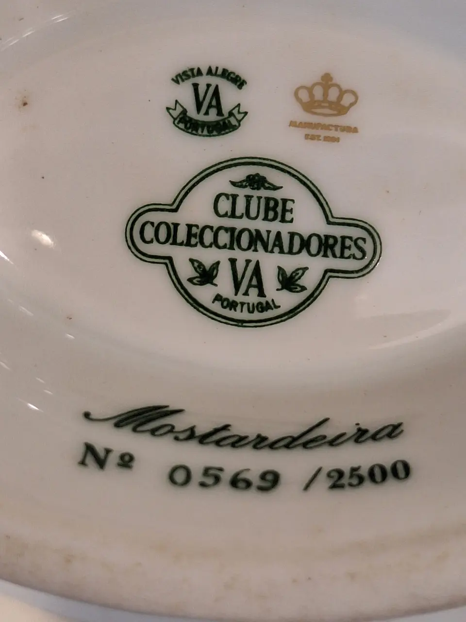 Mostardeira com as armas Reais. Vista Alegre.  4