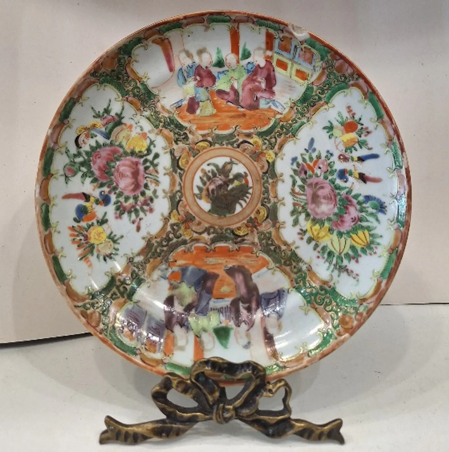 Prato decorativo em porcelana chinesa  1
