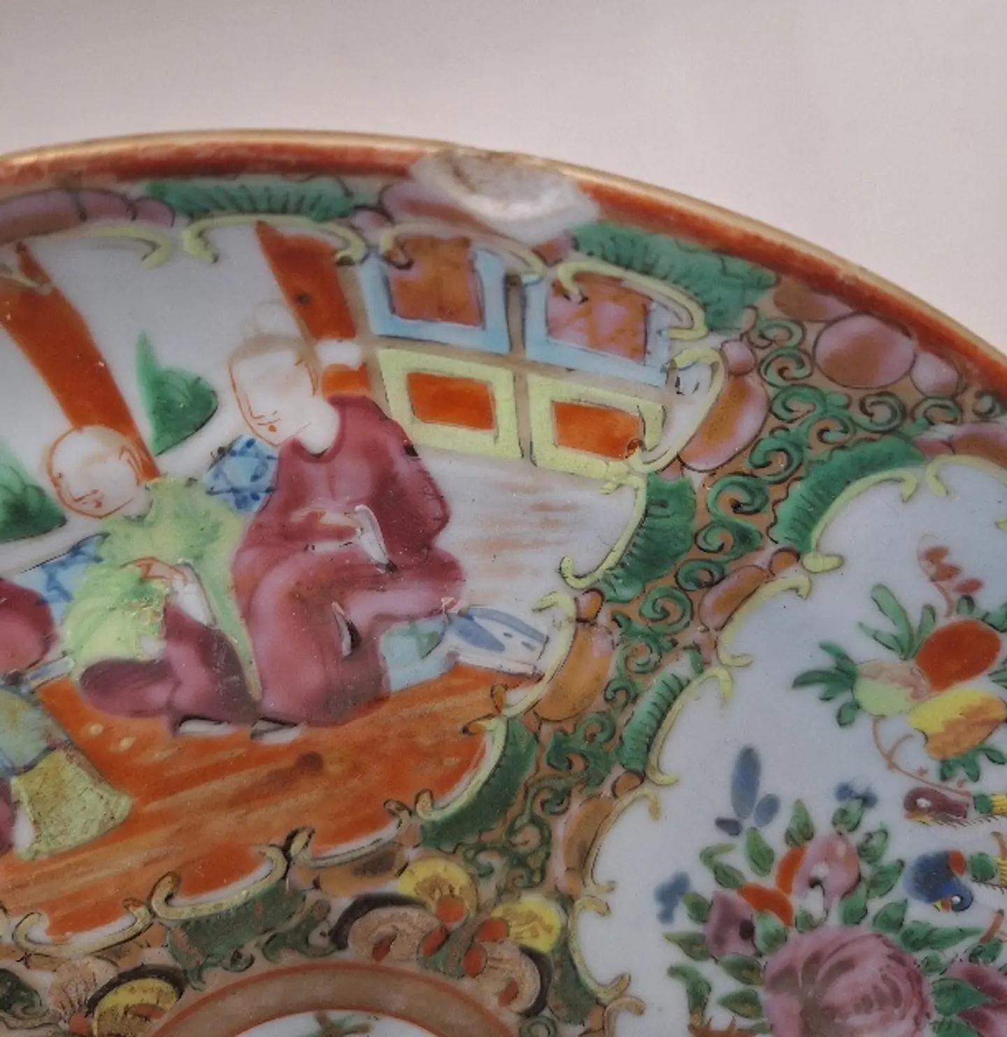 Prato decorativo em porcelana chinesa  2