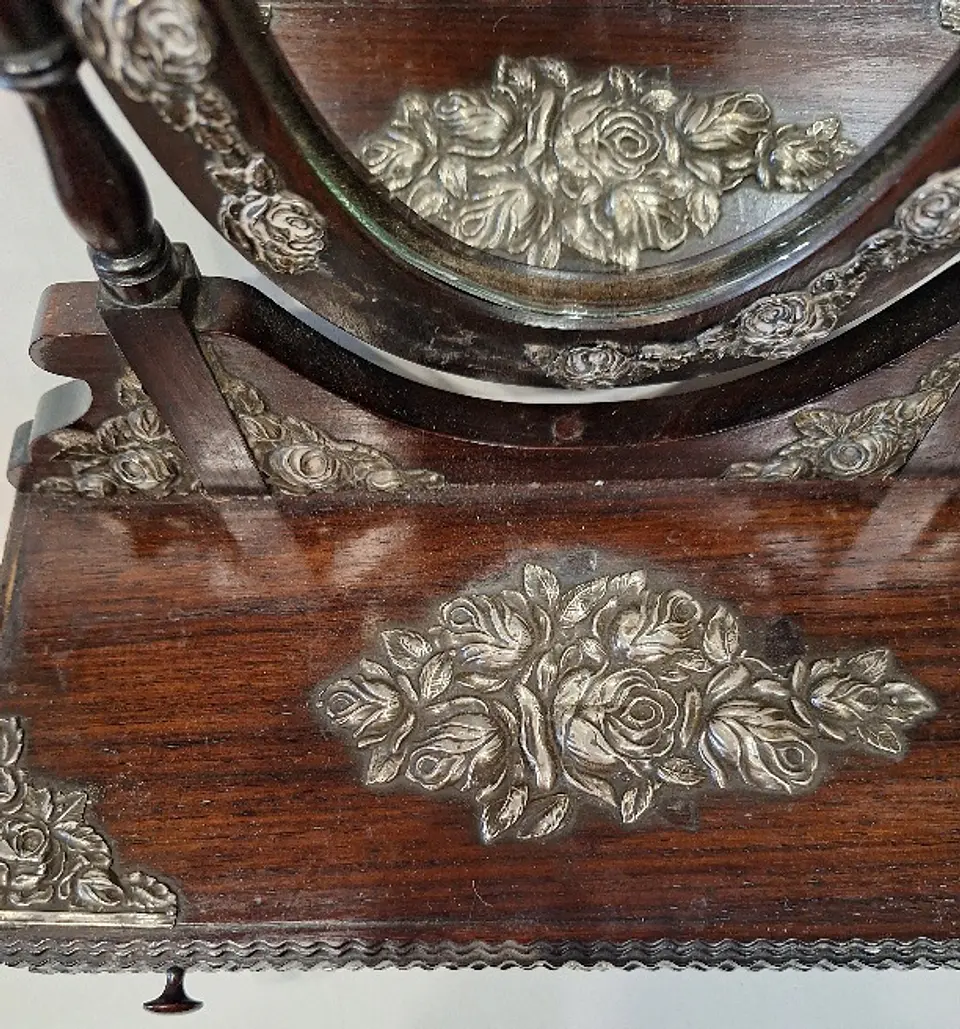 Porta-Jóias na forma de toucador em pau-santo e prata. 3