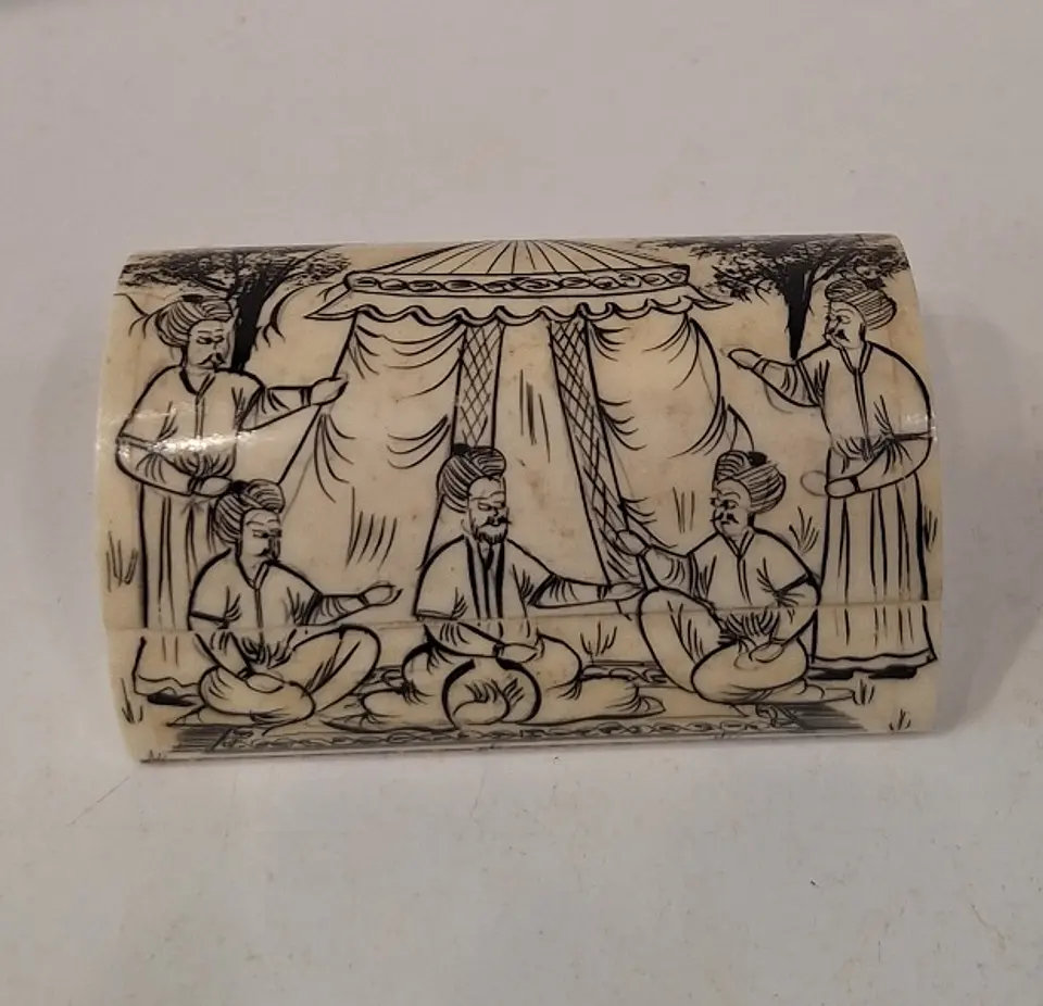 Caixa porta-Jóias oriental em osso.  1