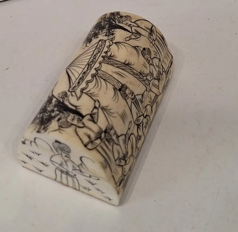 Caixa porta-Jóias oriental em osso.  3