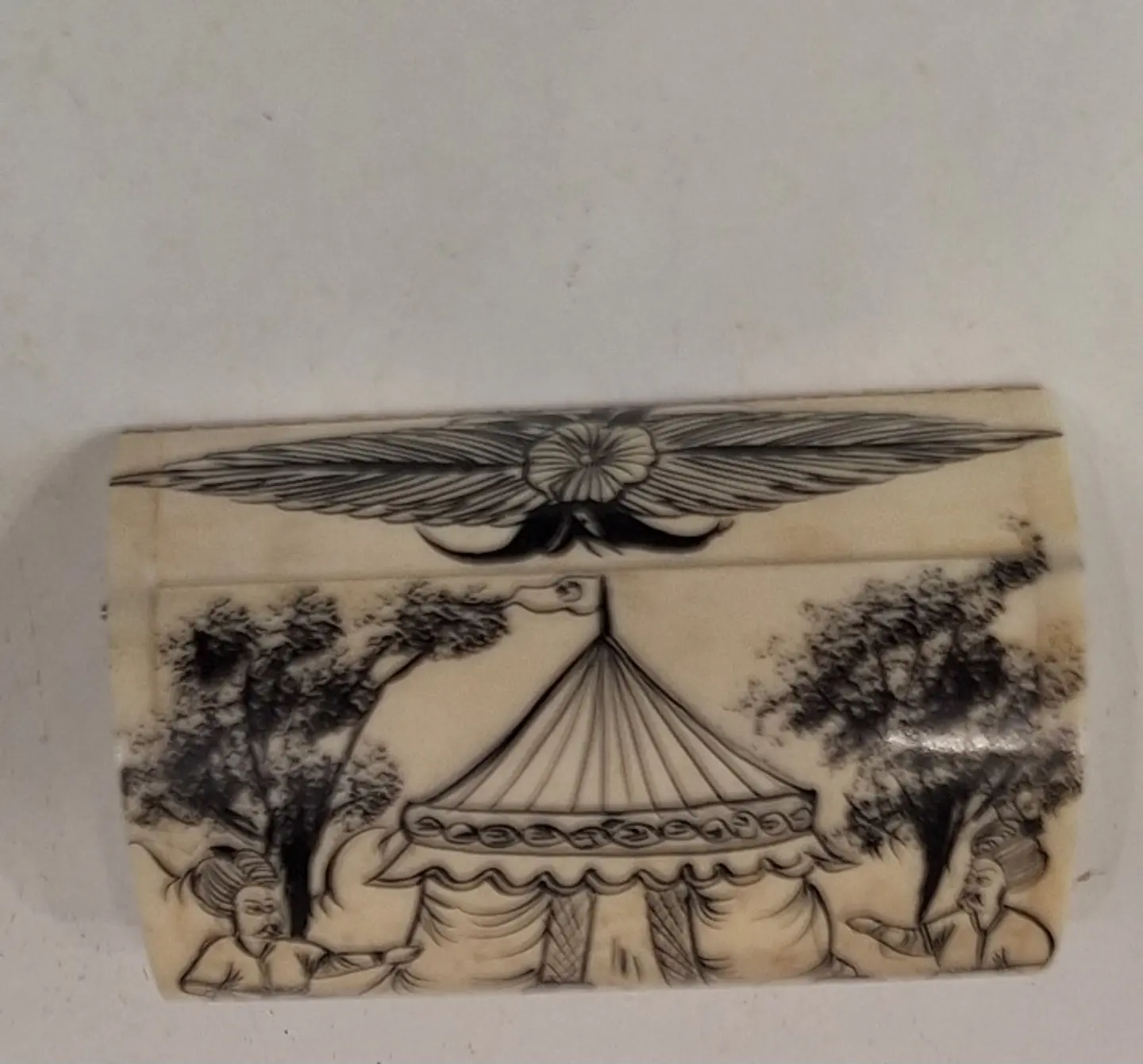 Caixa porta-Jóias oriental em osso.  2