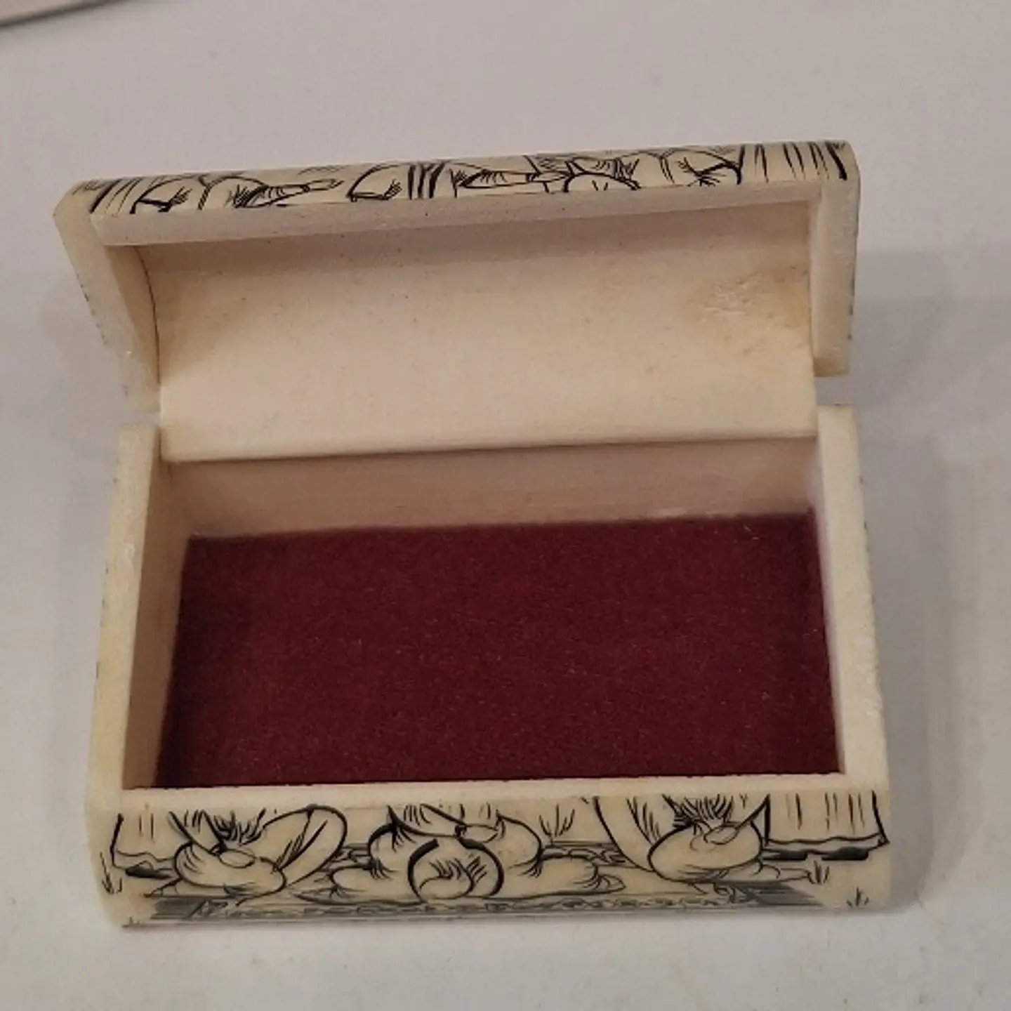 Caixa porta-Jóias oriental em osso.  5