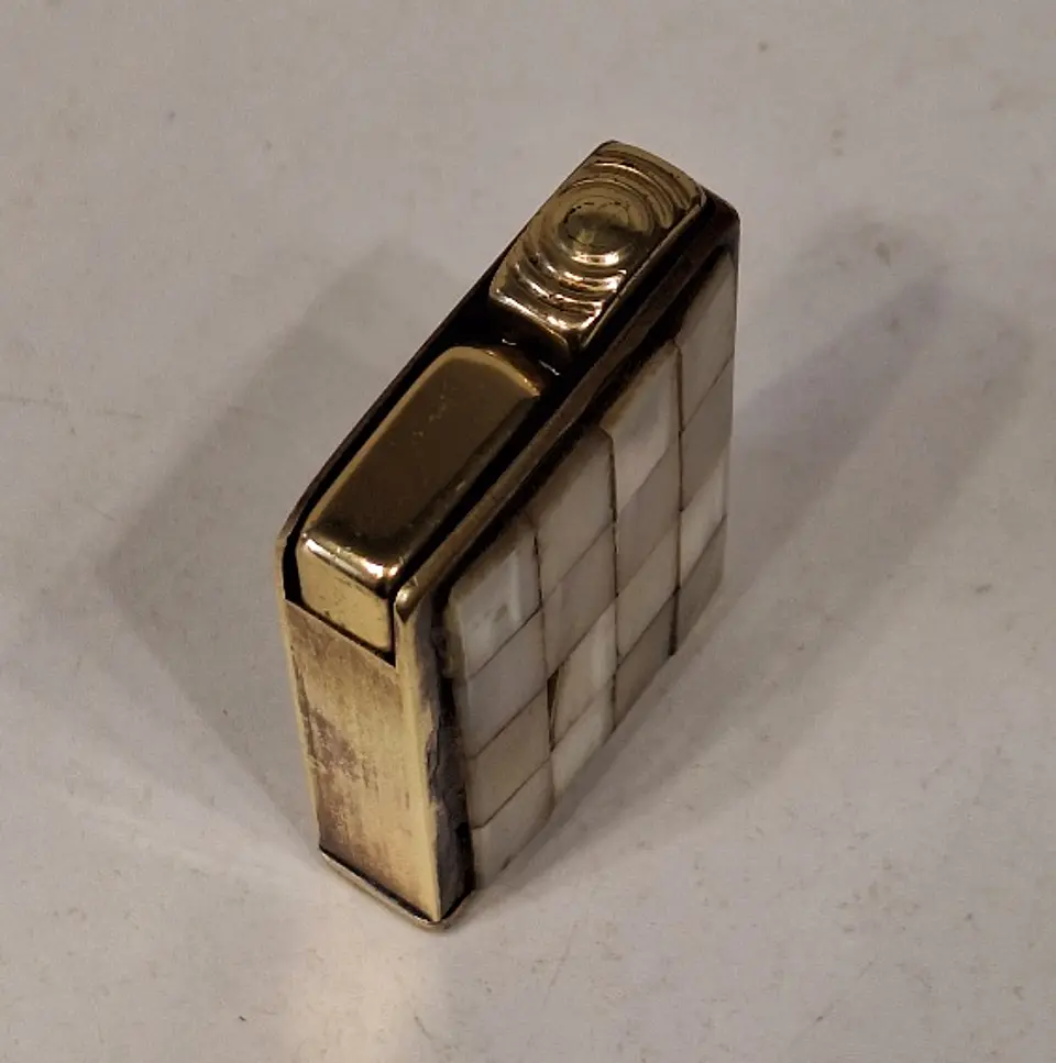 Atomizador de perfume de bolso vintage em formato de isqueiro em latão e madrepérola  4