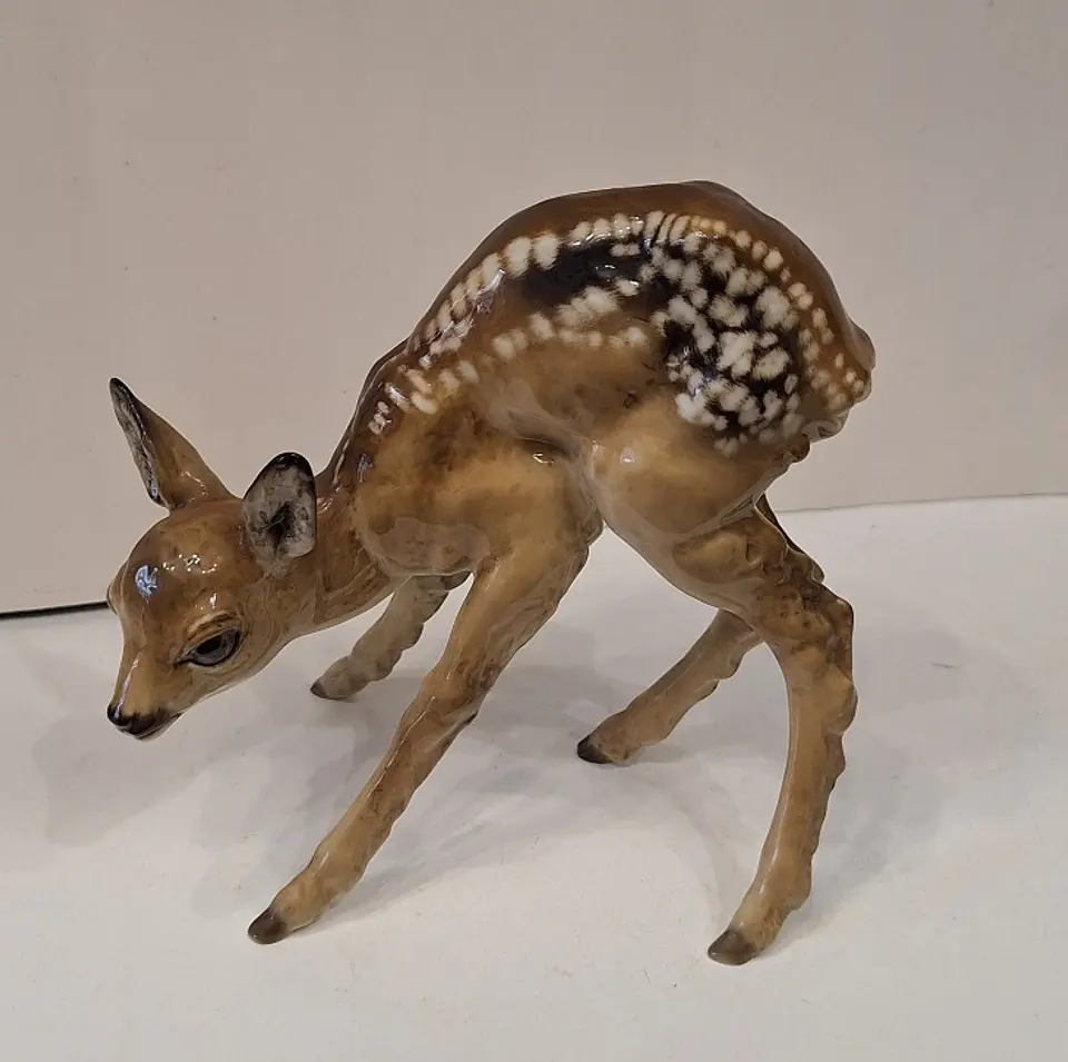 Cervo em porcelana alemã, policromada da Hutschenreuther de Hohenberg, Selb 1