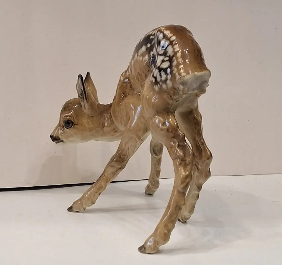 Cervo em porcelana alemã, policromada da Hutschenreuther de Hohenberg, Selb 2