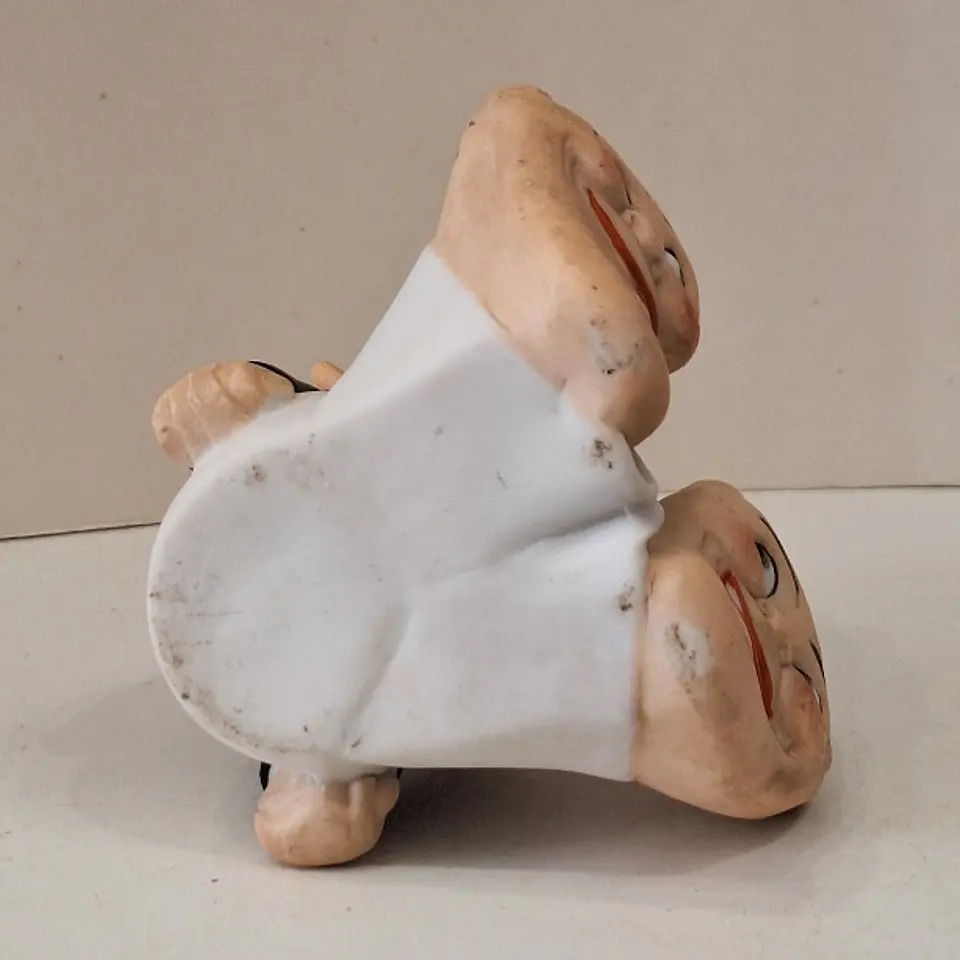 Fosforeira (paliteiro) em biscuit ' Big feet ' da Schafer & Vater, Alemanha.  5