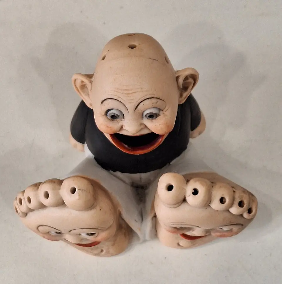 Fosforeira (paliteiro) em biscuit ' Big feet ' da Schafer & Vater, Alemanha.  7