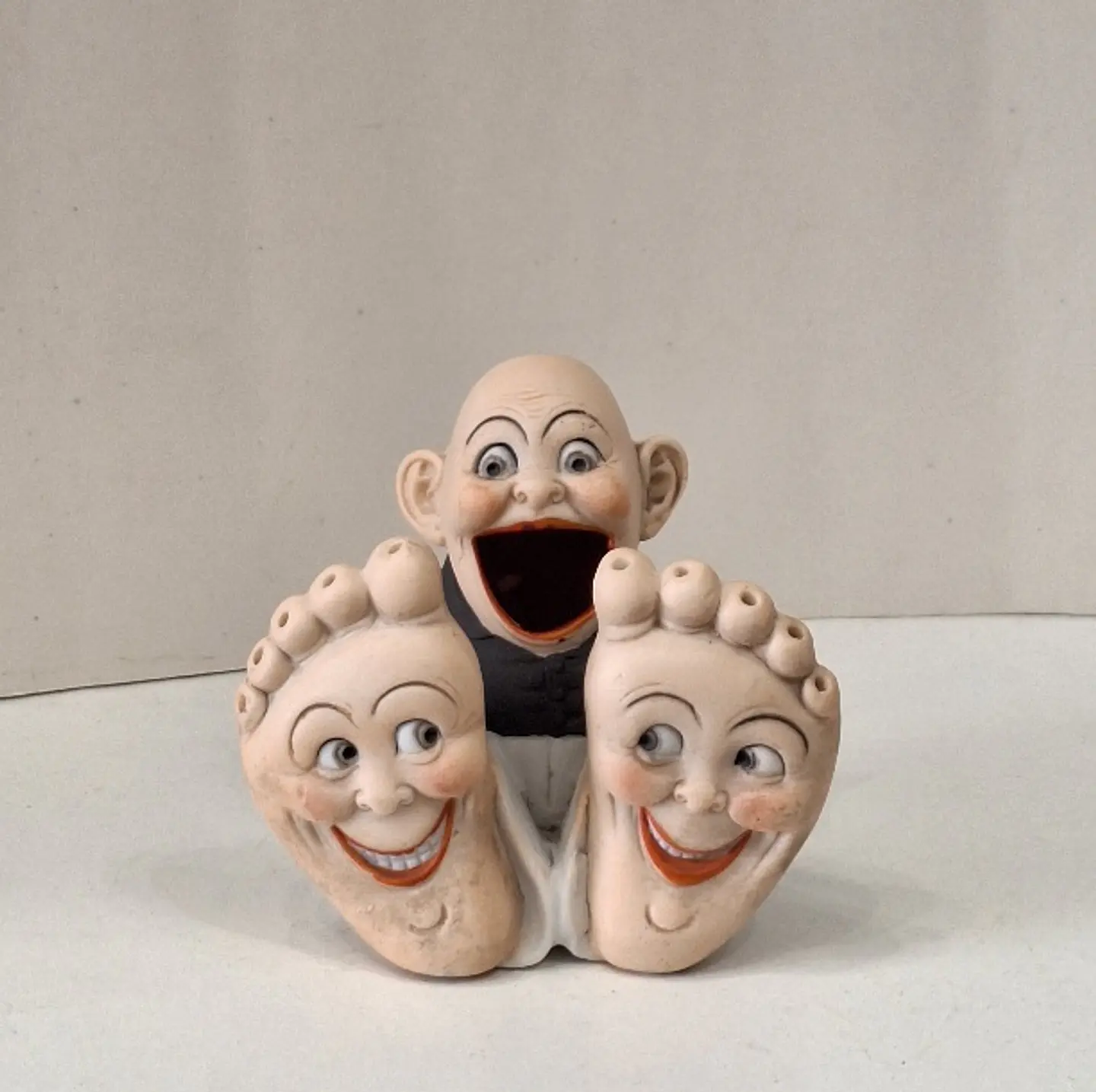 Fosforeira (paliteiro) em biscuit ' Big feet ' da Schafer & Vater, Alemanha.  8
