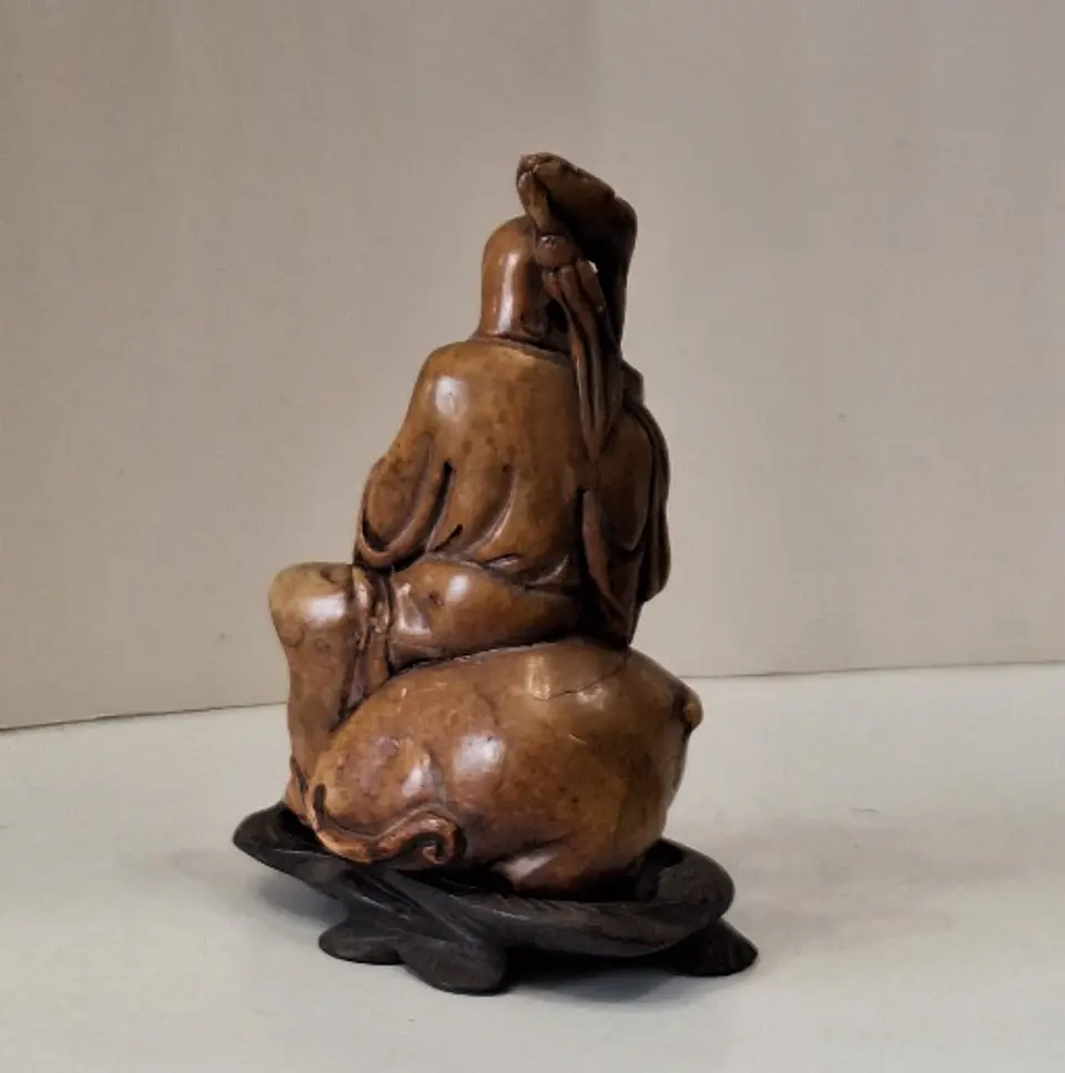 Escultura em pedra Shoushan, representando Sábio com cão de foo 3