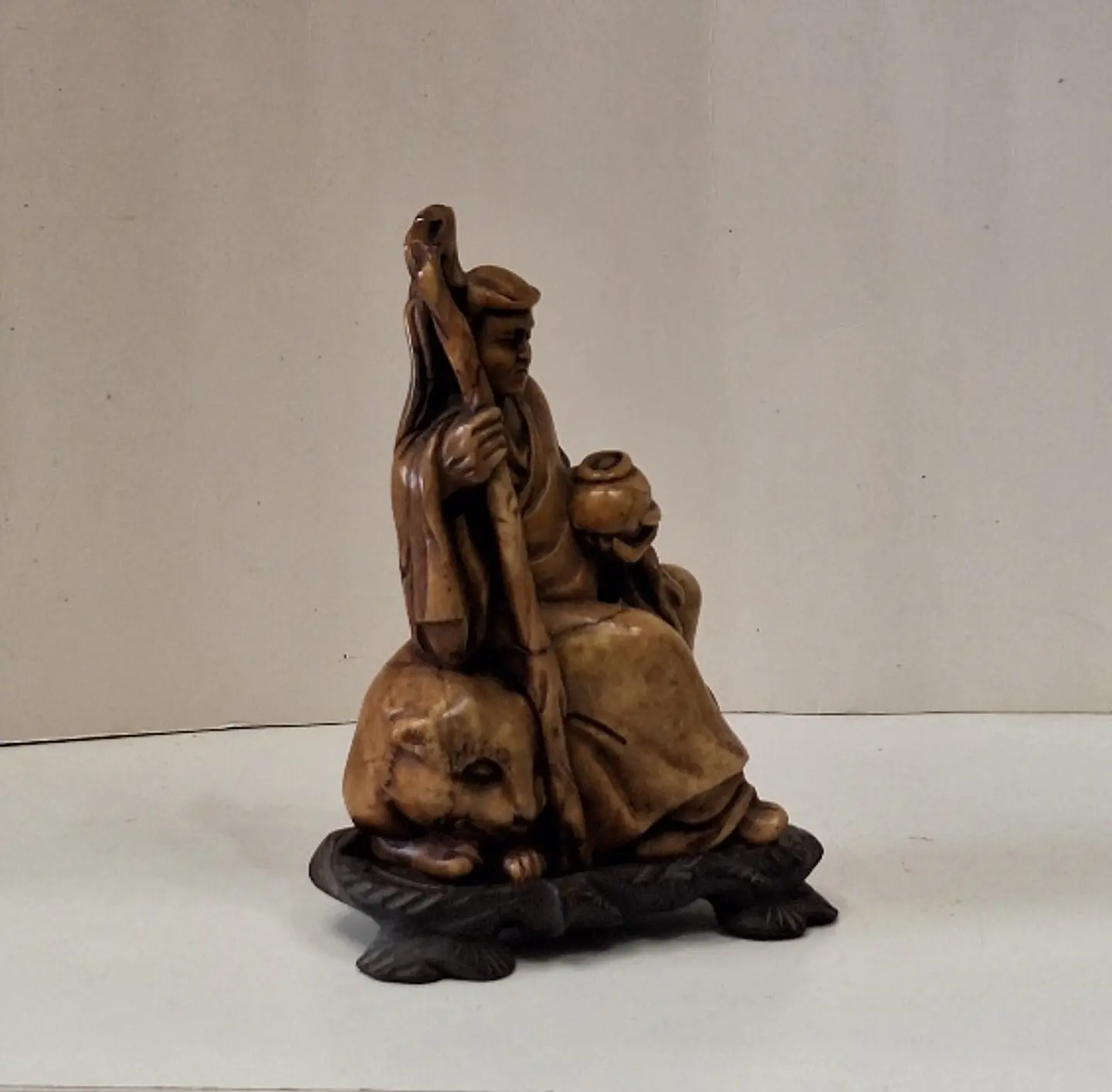 Escultura em pedra Shoushan, representando Sábio com cão de foo 5