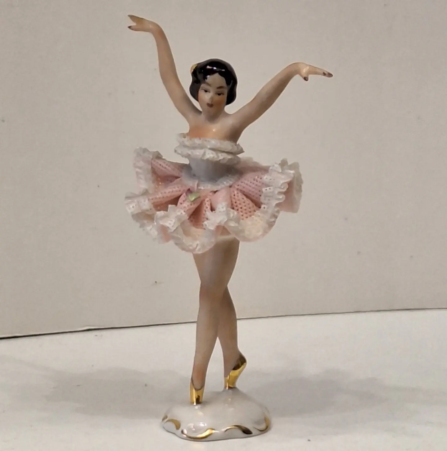 Bailarina em porcelana alemã com renda 3