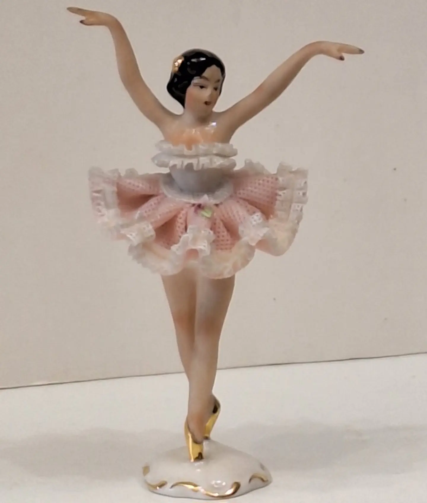 Bailarina em porcelana alemã com renda 1