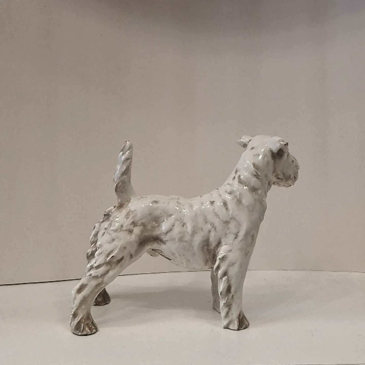 Estatueta representando Fox Terrier de pelo duro. 2