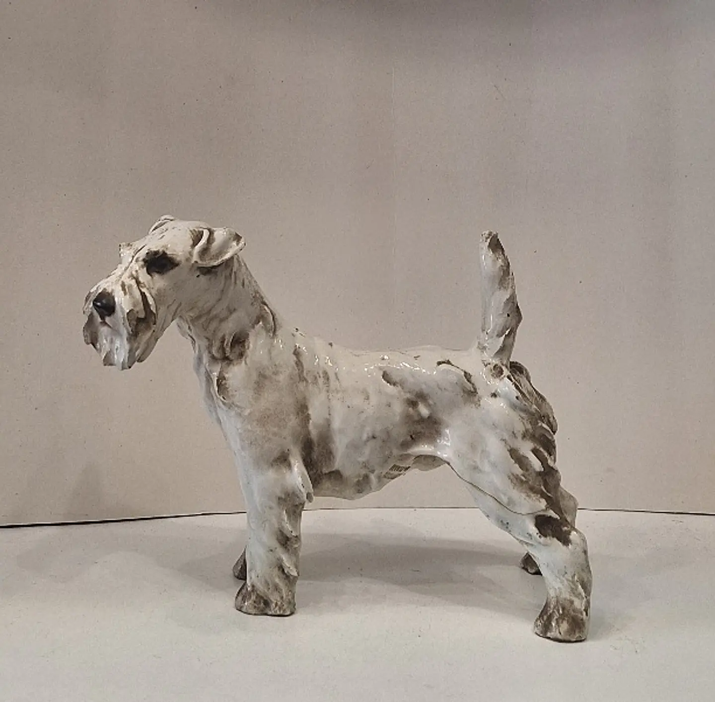 Estatueta representando Fox Terrier de pelo duro. 1