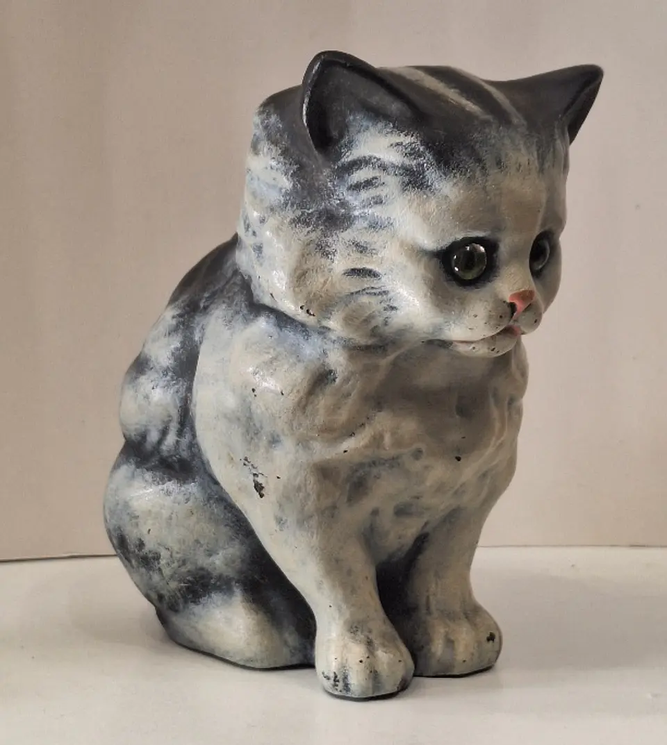 Gato em cerâmica das Calda da Rainha por José Alves da Cunha, sucessor. 2