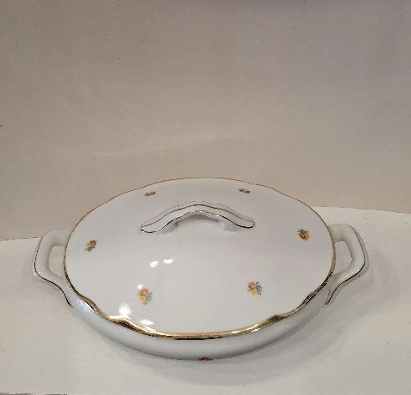 Terrina em porcelana da Vista Alegre,  carimbo (1924-1947)  2
