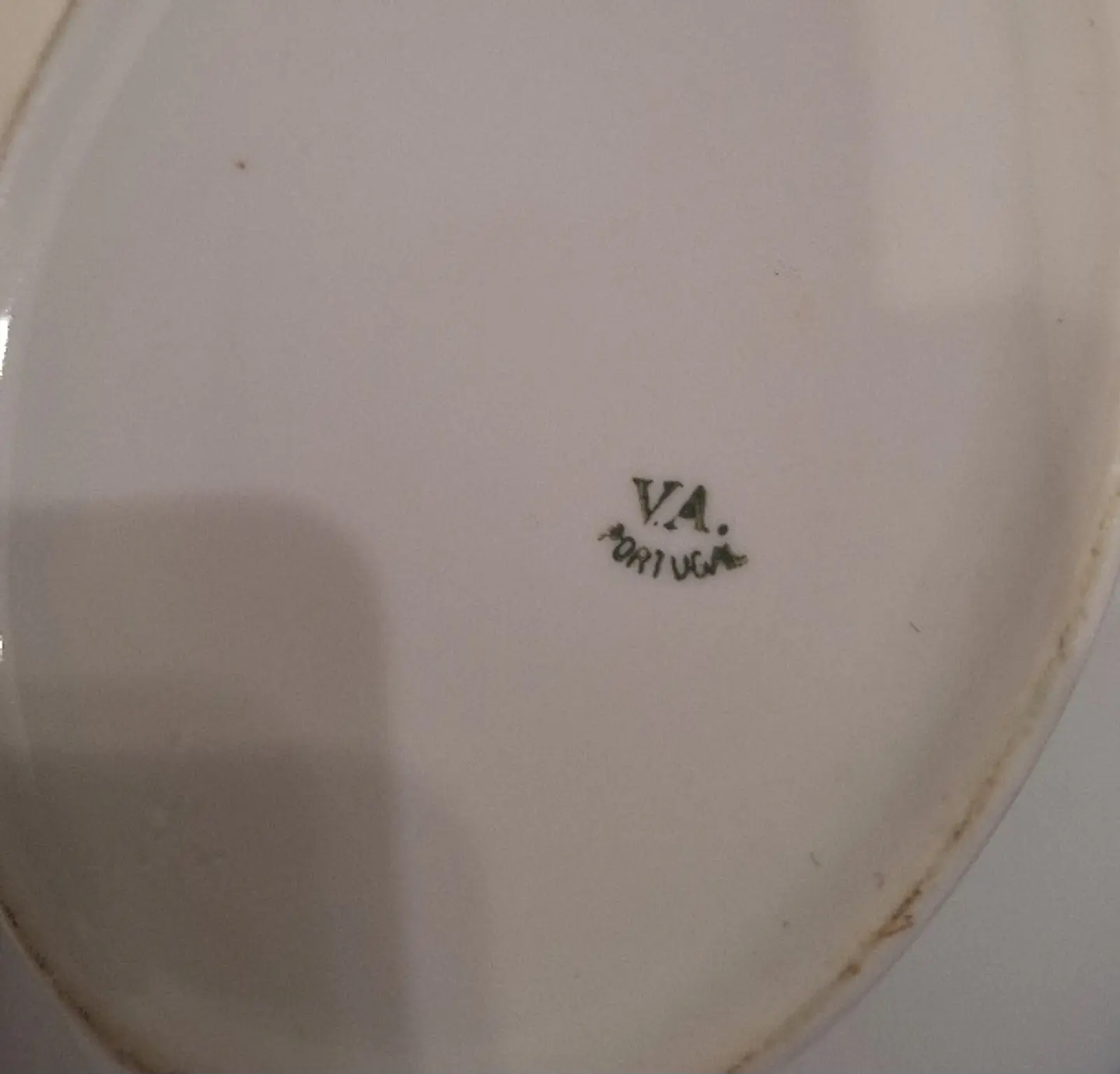 Terrina em porcelana da Vista Alegre,  carimbo (1924-1947)  3