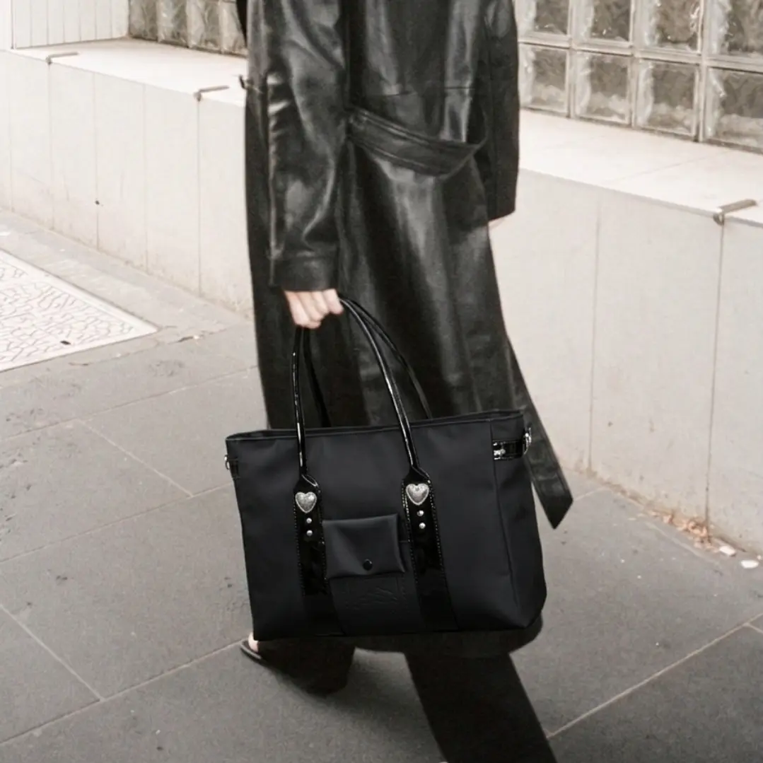 TOTEBAG OFFICE SILVER HEARTS CÁPSULA 2026 8