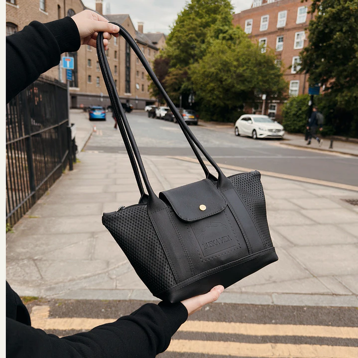 CARTERA POCKET CHELSEA LARGE NEGRO Y PUNTOS 3