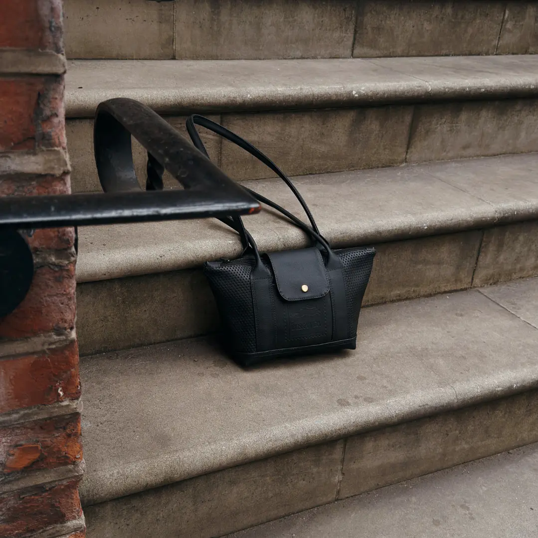 CARTERA POCKET CHELSEA LARGE NEGRO Y PUNTOS 4