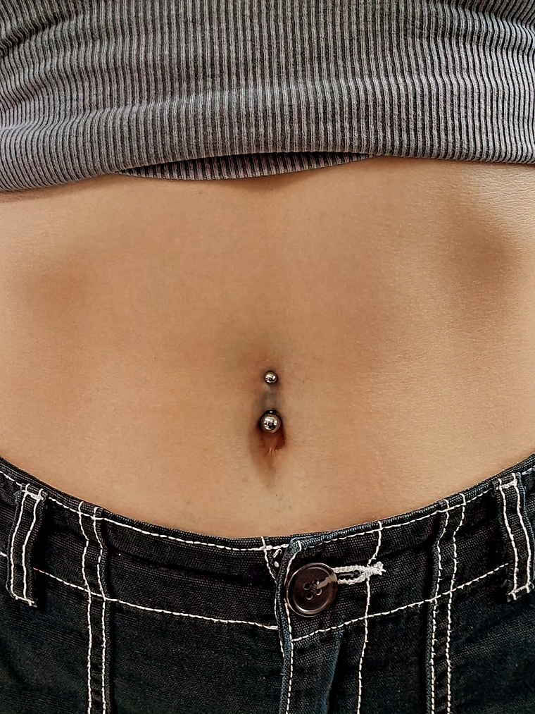 Navel perforación (ombligo) 2