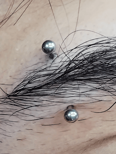 Eyebrow perforación (ceja)