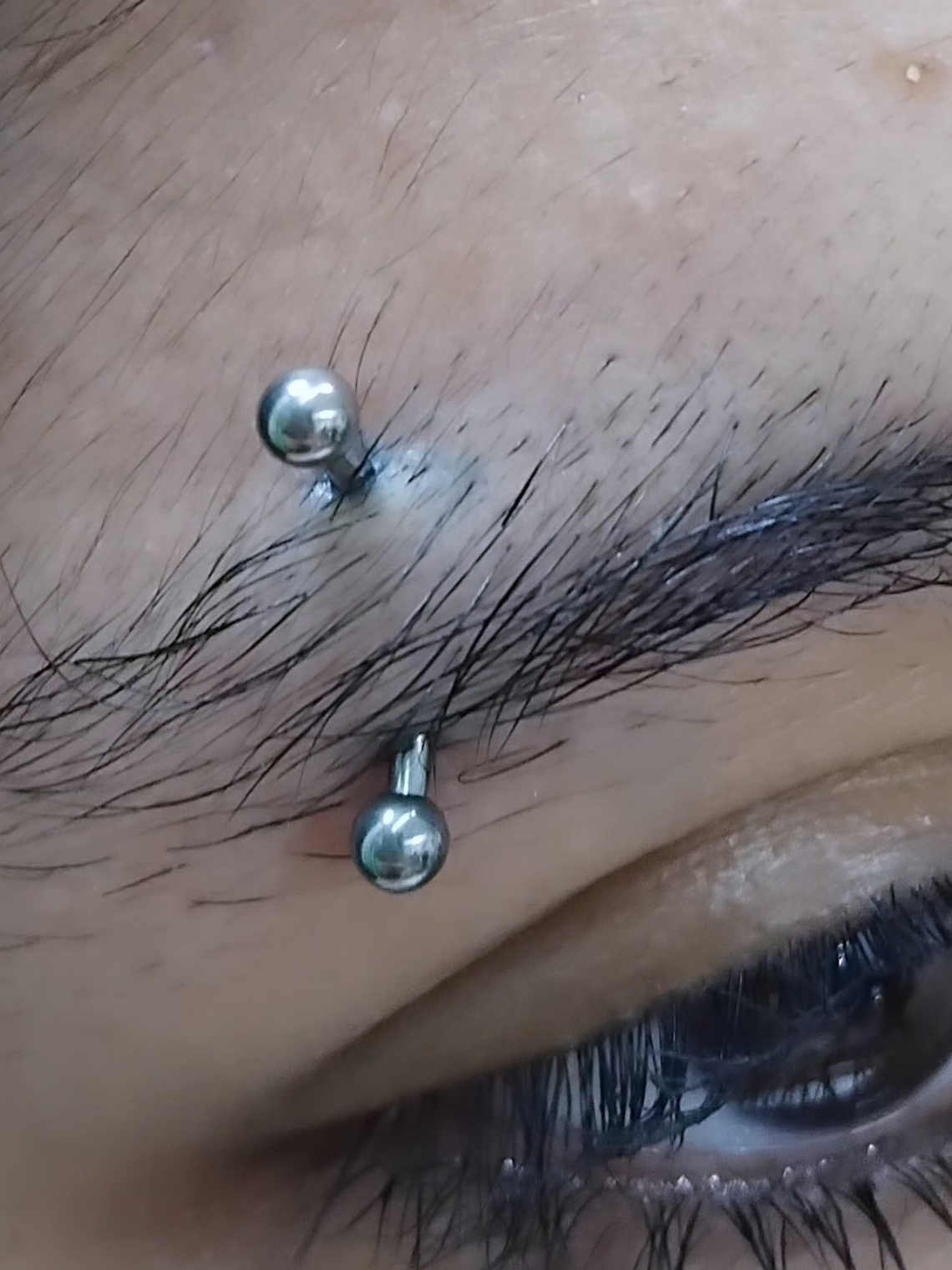 Eyebrow perforación (ceja) 2