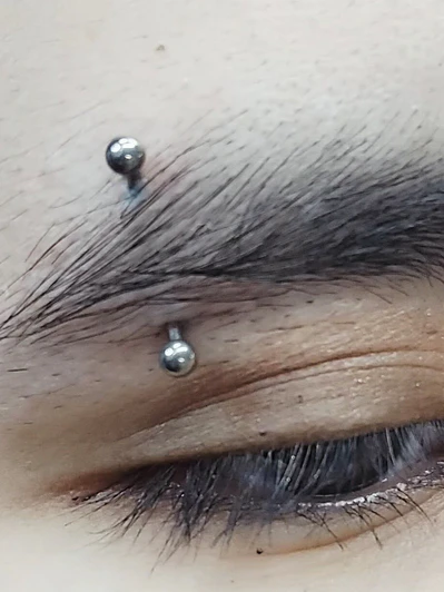 Perforacion eyebrow (ceja)