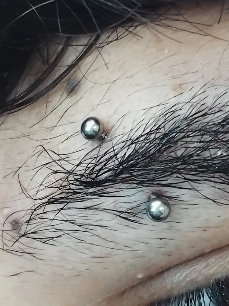 Perforacion eyebrow (ceja) 4