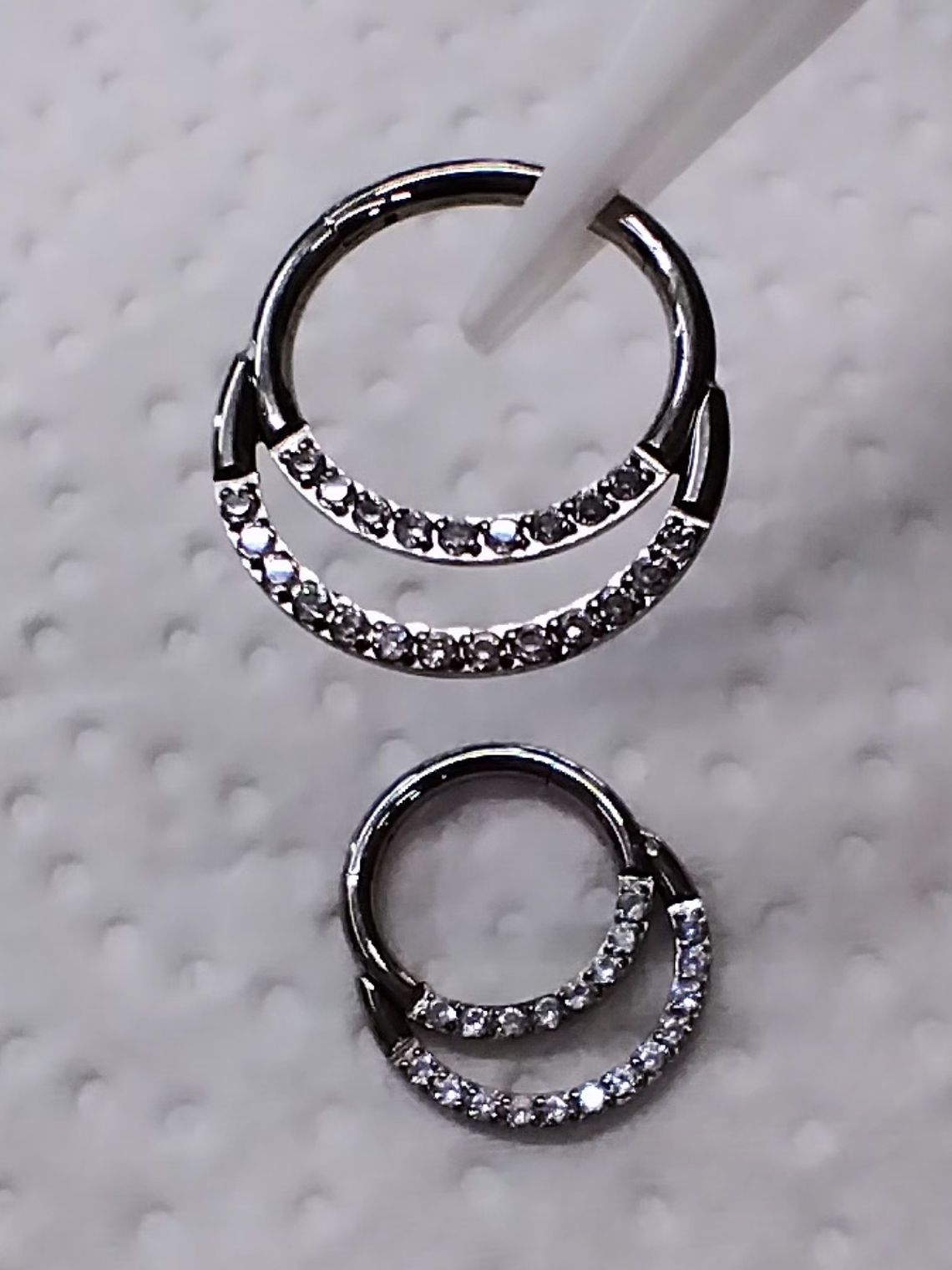 Argolla clicker doble con circonitas en titanio 10mm 3