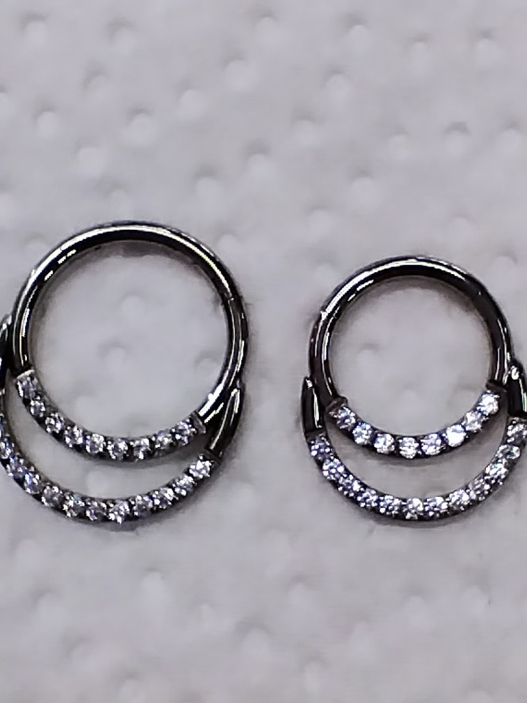 Argolla clicker doble con circonitas en titanio 8mm 2