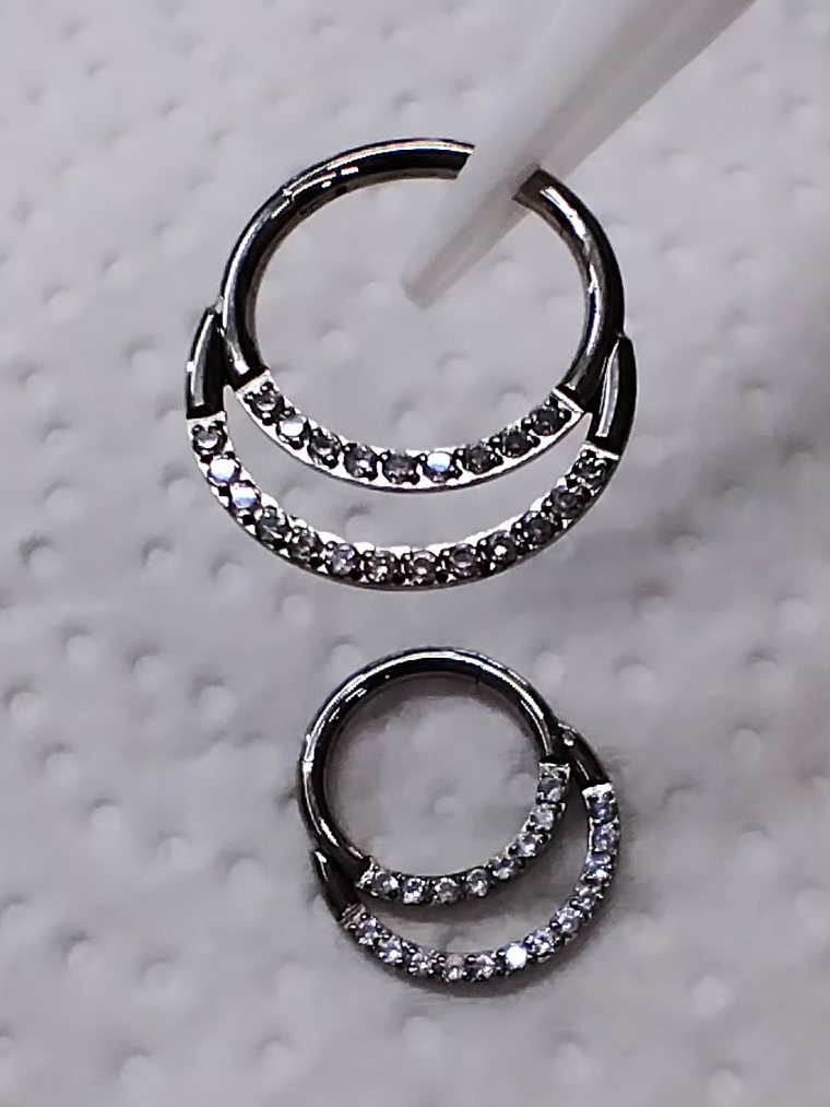 Argolla clicker doble con circonitas en titanio 8mm 3