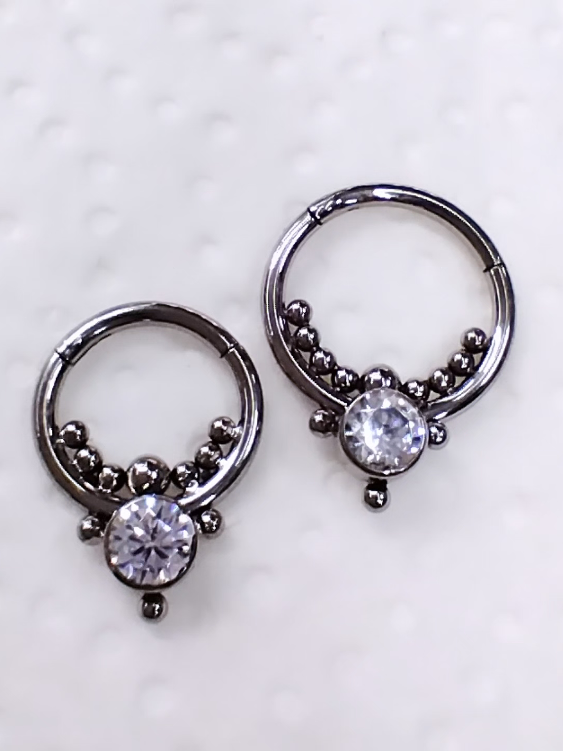 Argolla clicker de titanio con circonitas 8mm 1