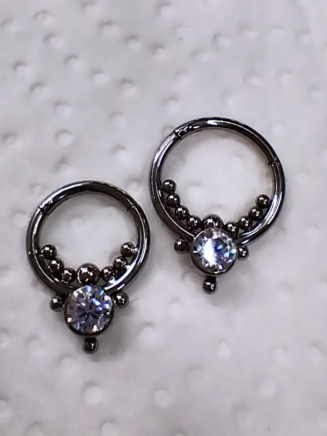 Argolla clicker de titanio con circonitas 10mm 2