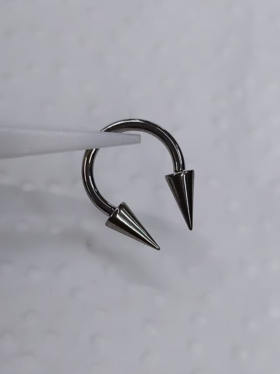 Barbell circular 10mm con puntas en titanio grado implante 16g 1